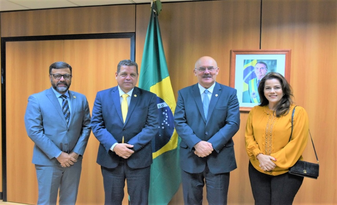 Ministro da Educação atende pedido de Mara Rocha e prioriza escolas da Transacreana 